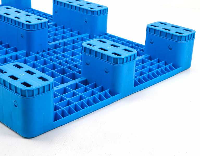 1208 Smooth Deck 9-Leg Plastic Pallet
