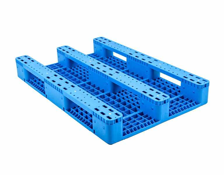 1208 Smooth Deck 3-Runner Plastic Cargo Pallet