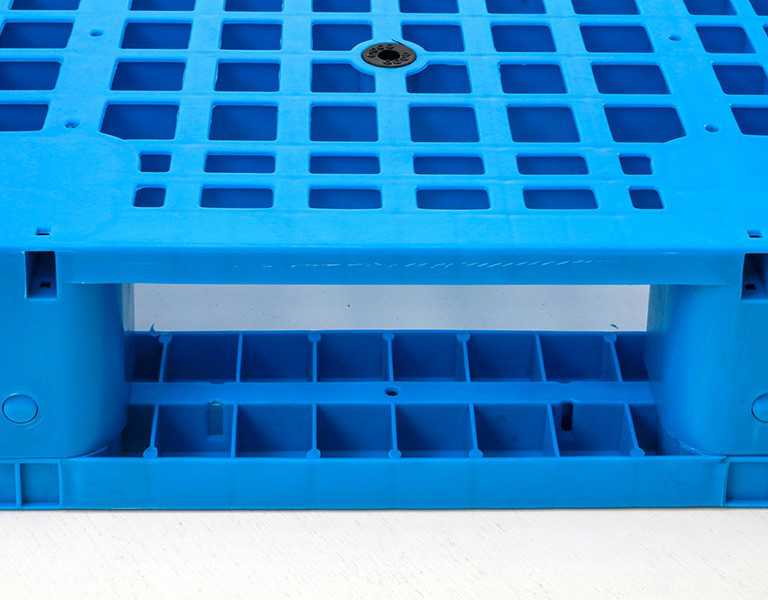 1208 Vented Deck 3-Runner Warehouse Plastic Pallet