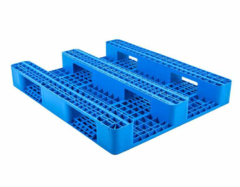 1210 Vented Deck 3-Runner Plastic Pallet