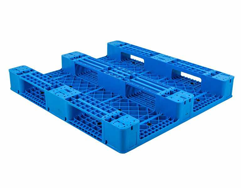 1211 Vented Deck 3-Runner Plastic Pallet