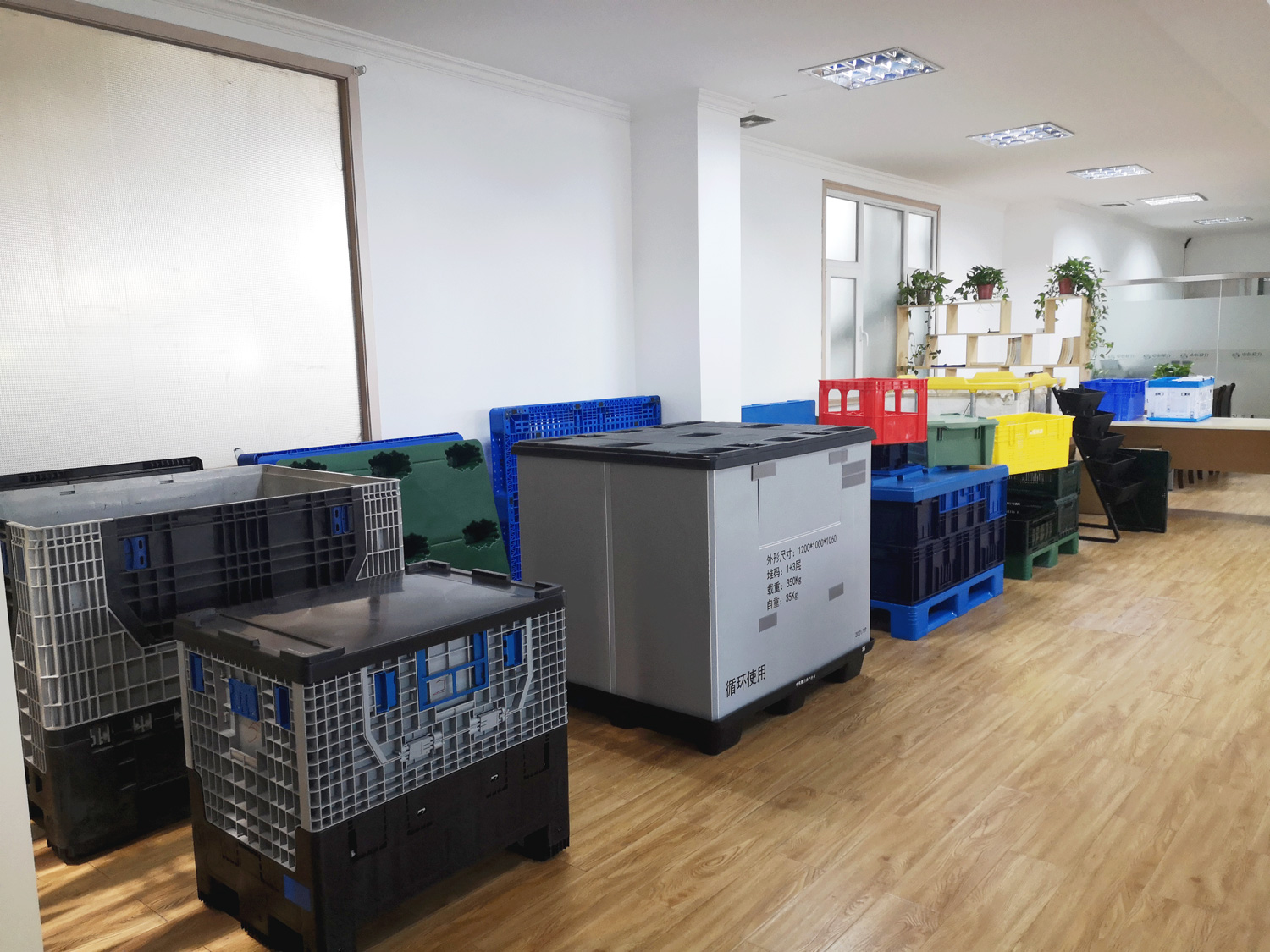 Plastic Pallets vs. Wooden Pallets: A 3-Year Total Cost of Ownership (TCO) & ROI Analysis for Export Logistics